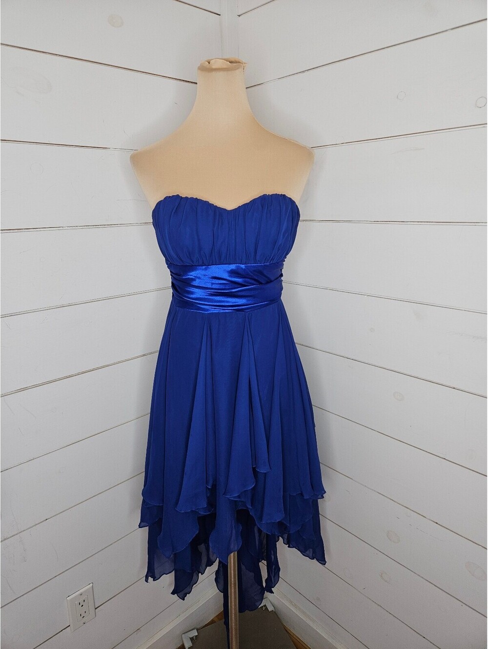 Y2K Windsor size 7/8 blue high low and flowy dress